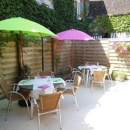 Logis - Hotel Restaurant L'Ecu De France Malesherbes Екстериор снимка
