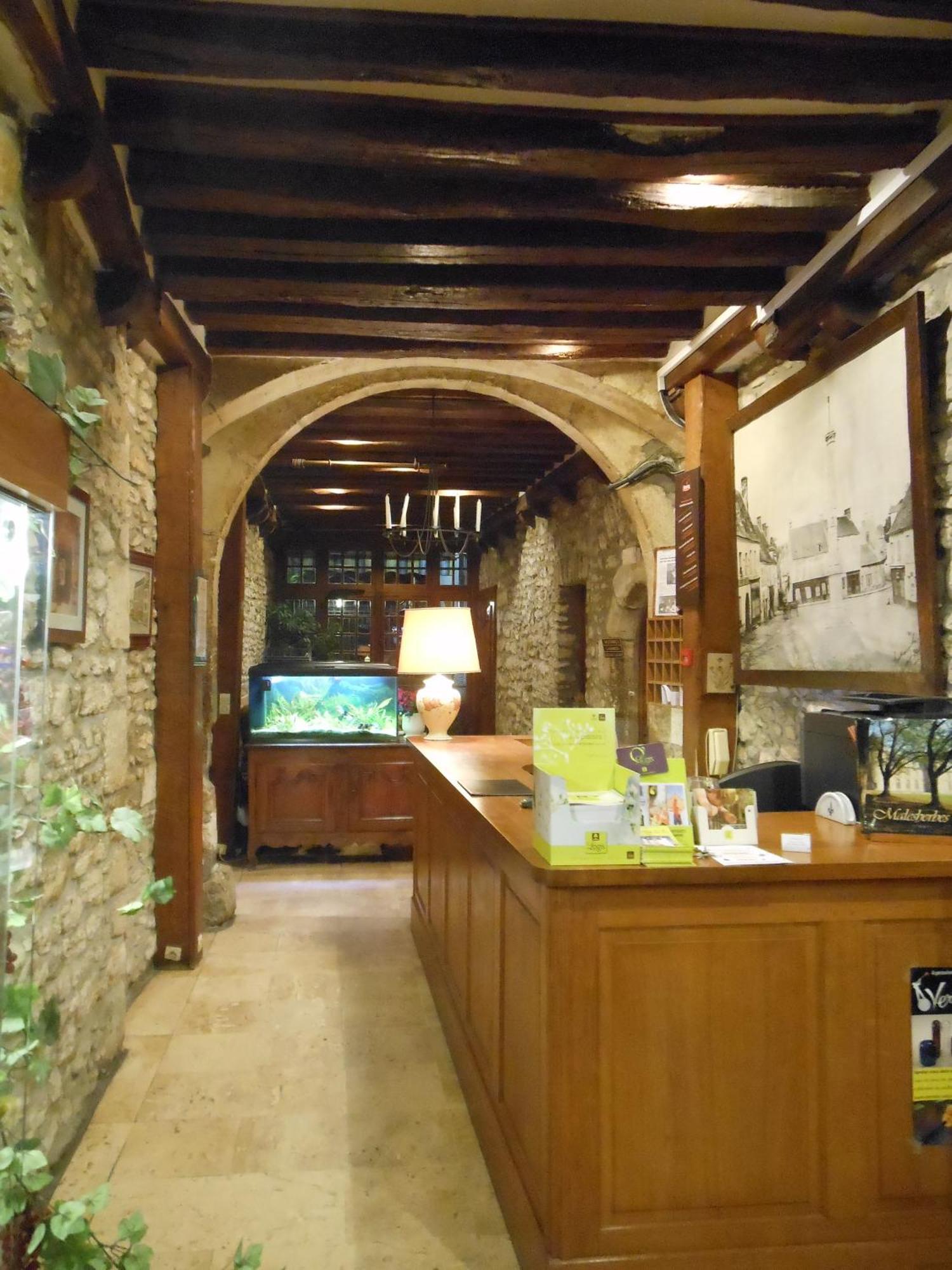 Logis - Hotel Restaurant L'Ecu De France Malesherbes Екстериор снимка