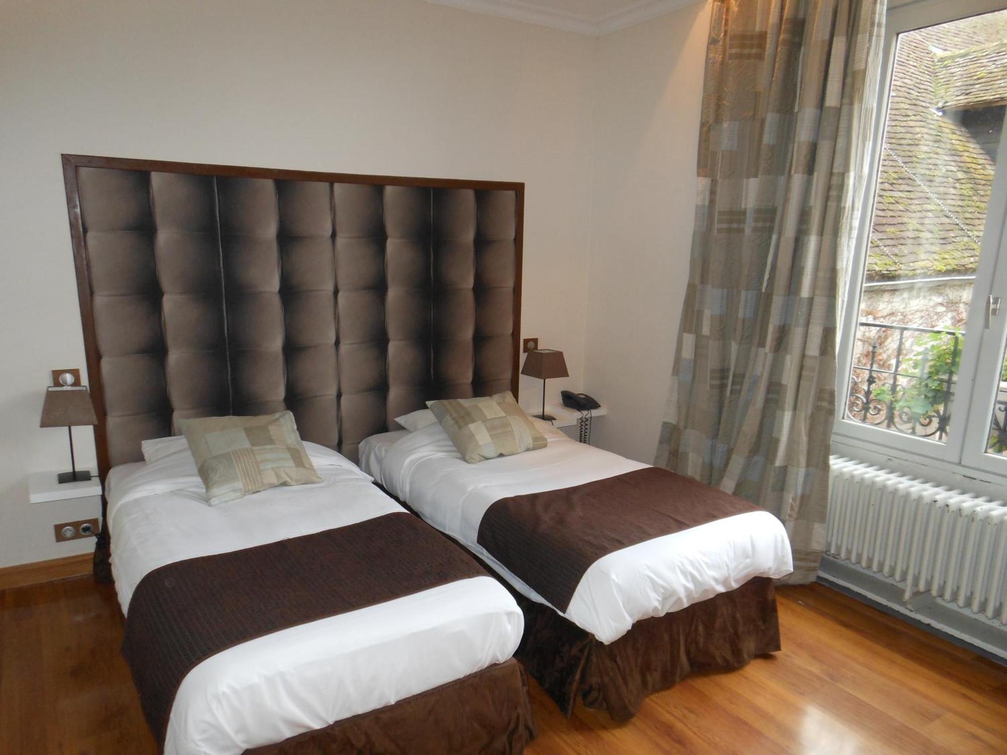Logis - Hotel Restaurant L'Ecu De France Malesherbes Екстериор снимка