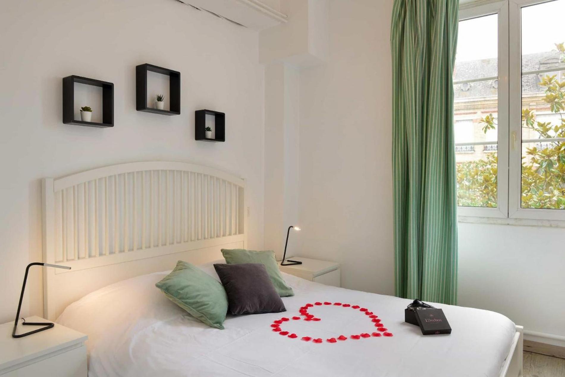 Logis - Hotel Restaurant L'Ecu De France Malesherbes Екстериор снимка