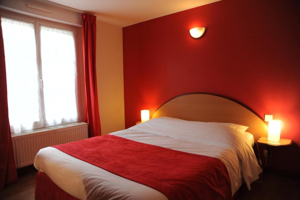 Logis - Hotel Restaurant L'Ecu De France Malesherbes Стая снимка