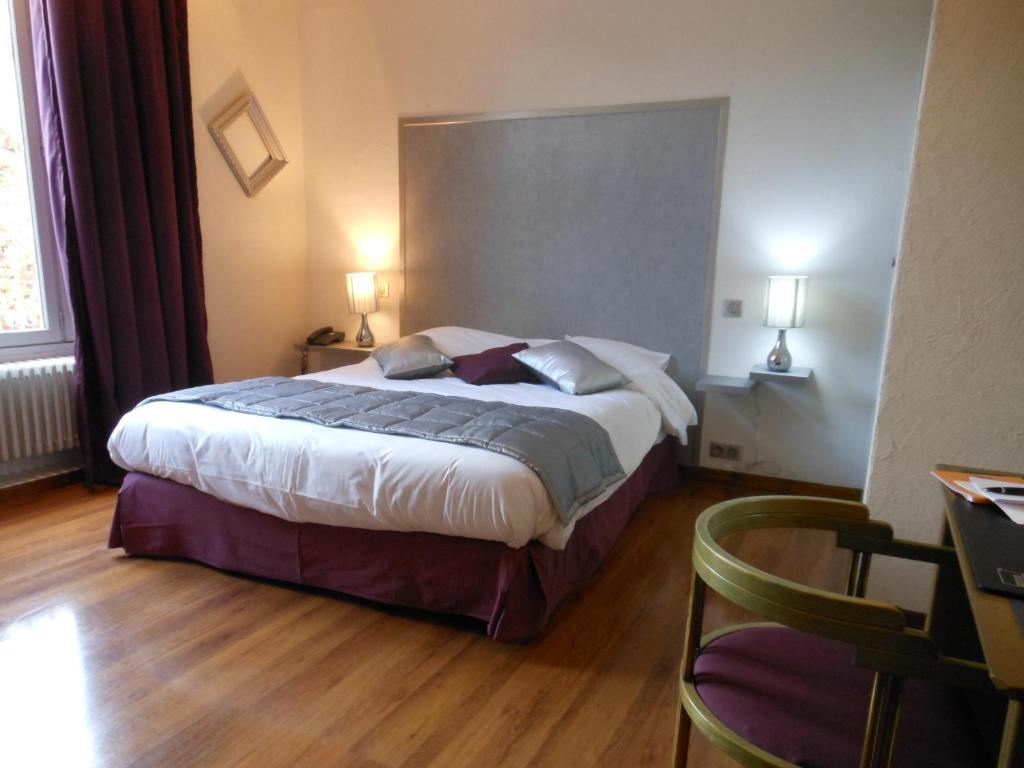 Logis - Hotel Restaurant L'Ecu De France Malesherbes Екстериор снимка